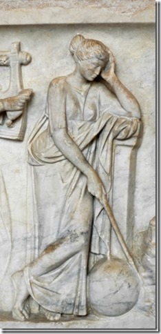 Uranie, Muse de l'Astronomie et de l'Astrologie, sarcophage du Louvre