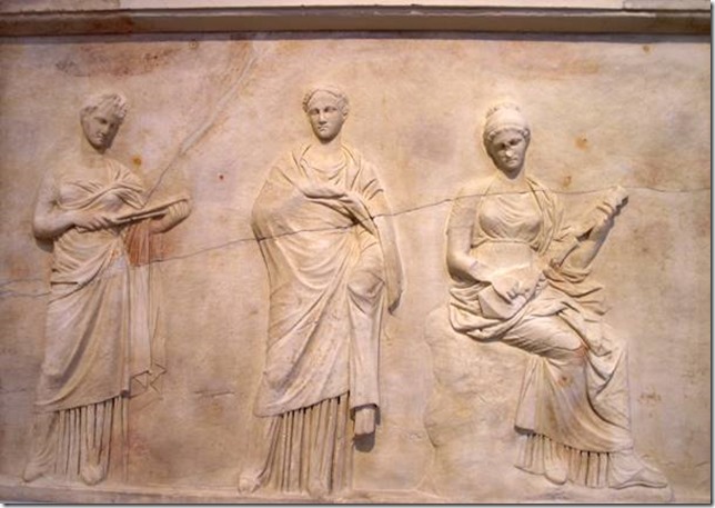 Bas-relief de Mantinée, trois muses