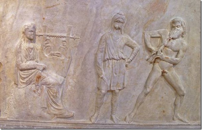 Bas-relief de Mantinée, Apollon et Marsyas avec le Scythe