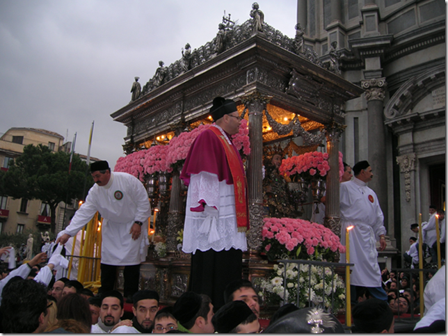 Fercolo de Sainte Agathe célébré à Catane